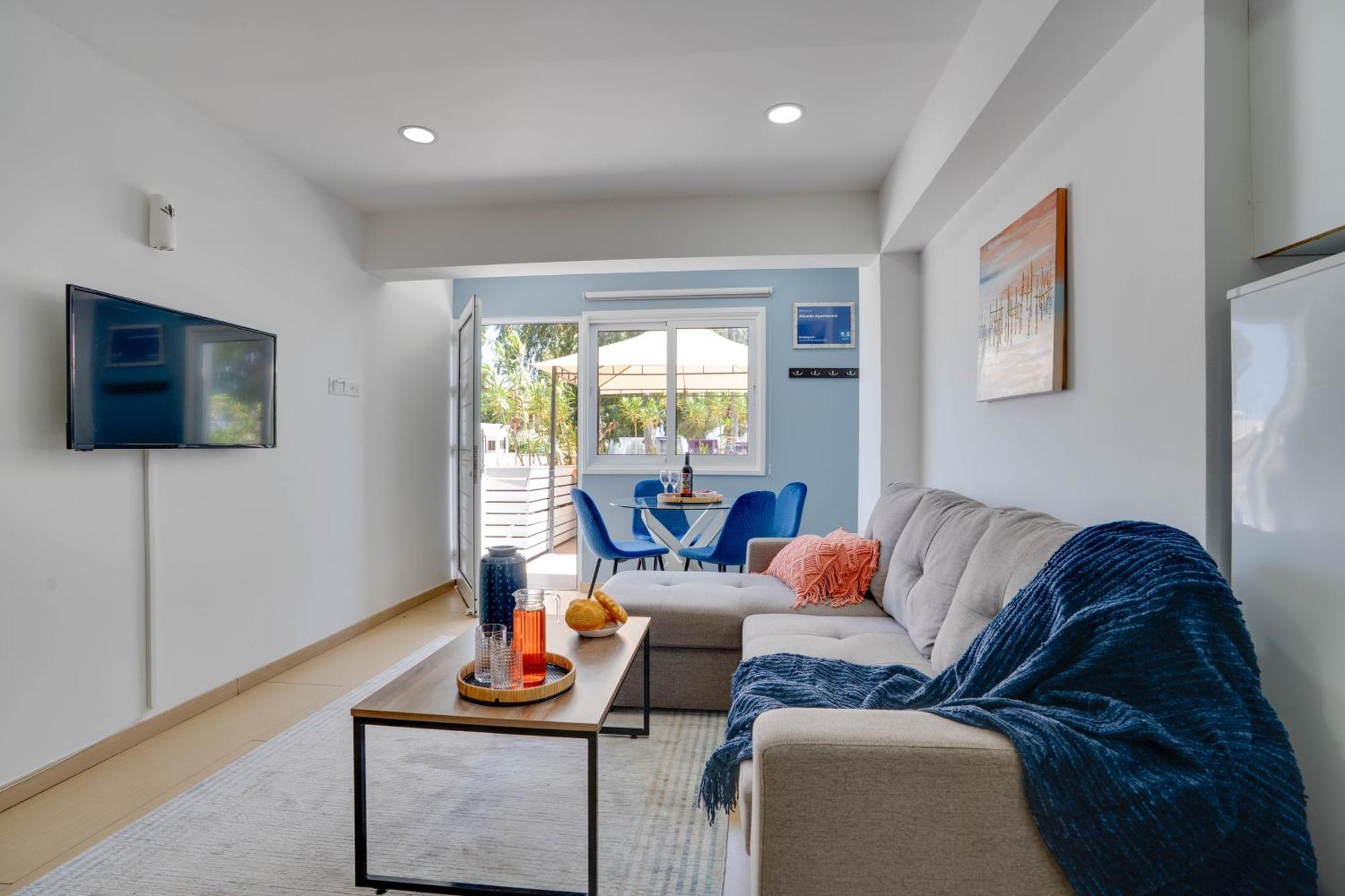 לרנקה Atlantis Apartments 50M From Makenzy Seafront מראה חיצוני תמונה
