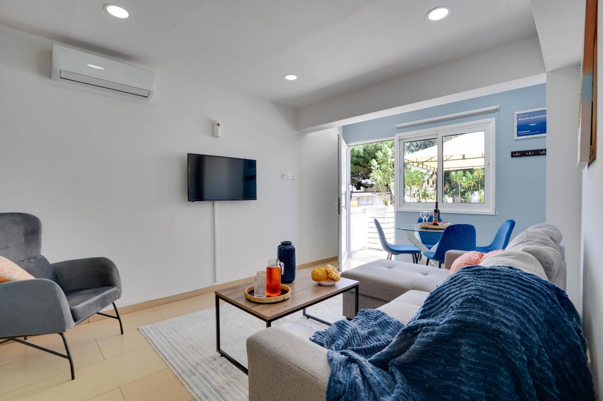 לרנקה Atlantis Apartments 50M From Makenzy Seafront מראה חיצוני תמונה