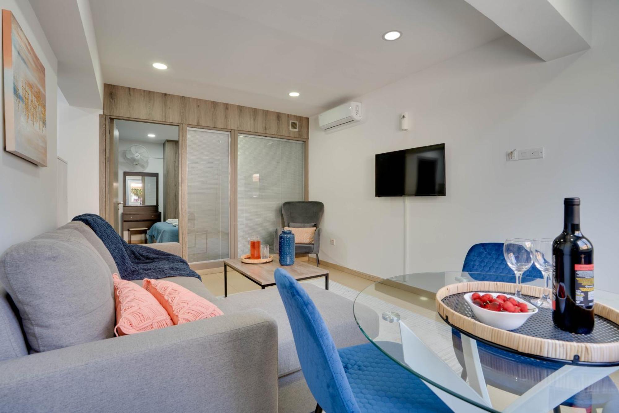 לרנקה Atlantis Apartments 50M From Makenzy Seafront מראה חיצוני תמונה