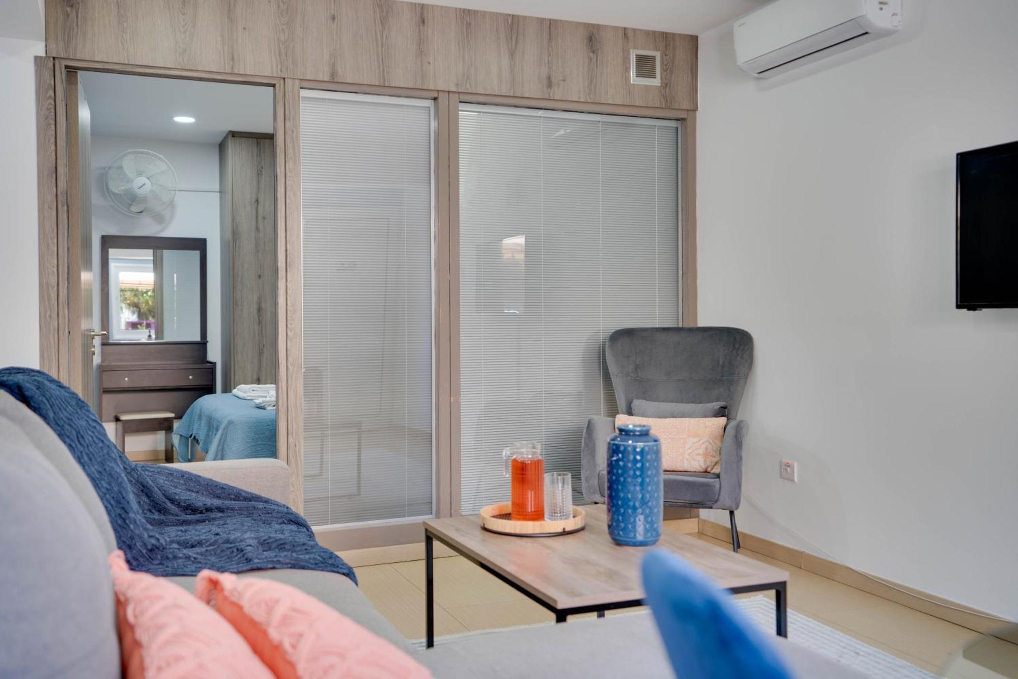 לרנקה Atlantis Apartments 50M From Makenzy Seafront מראה חיצוני תמונה