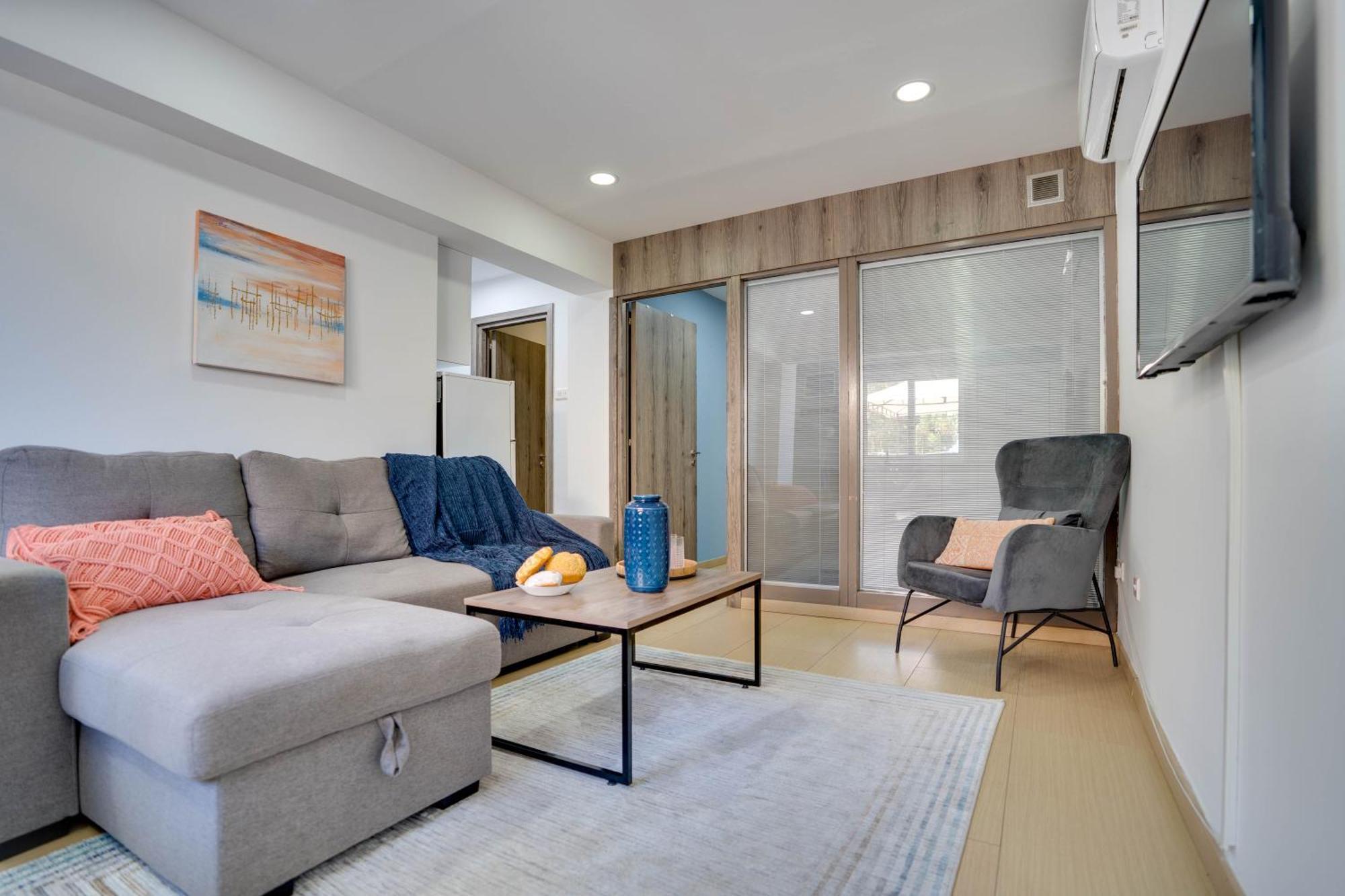 לרנקה Atlantis Apartments 50M From Makenzy Seafront מראה חיצוני תמונה