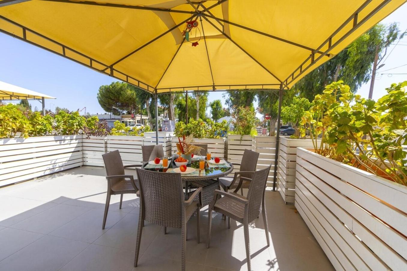 לרנקה Atlantis Apartments 50M From Makenzy Seafront מראה חיצוני תמונה