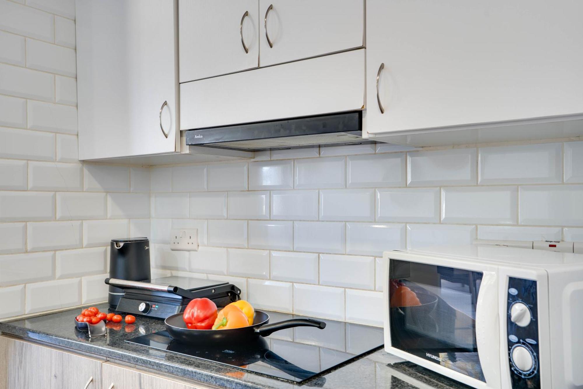 לרנקה Atlantis Apartments 50M From Makenzy Seafront מראה חיצוני תמונה