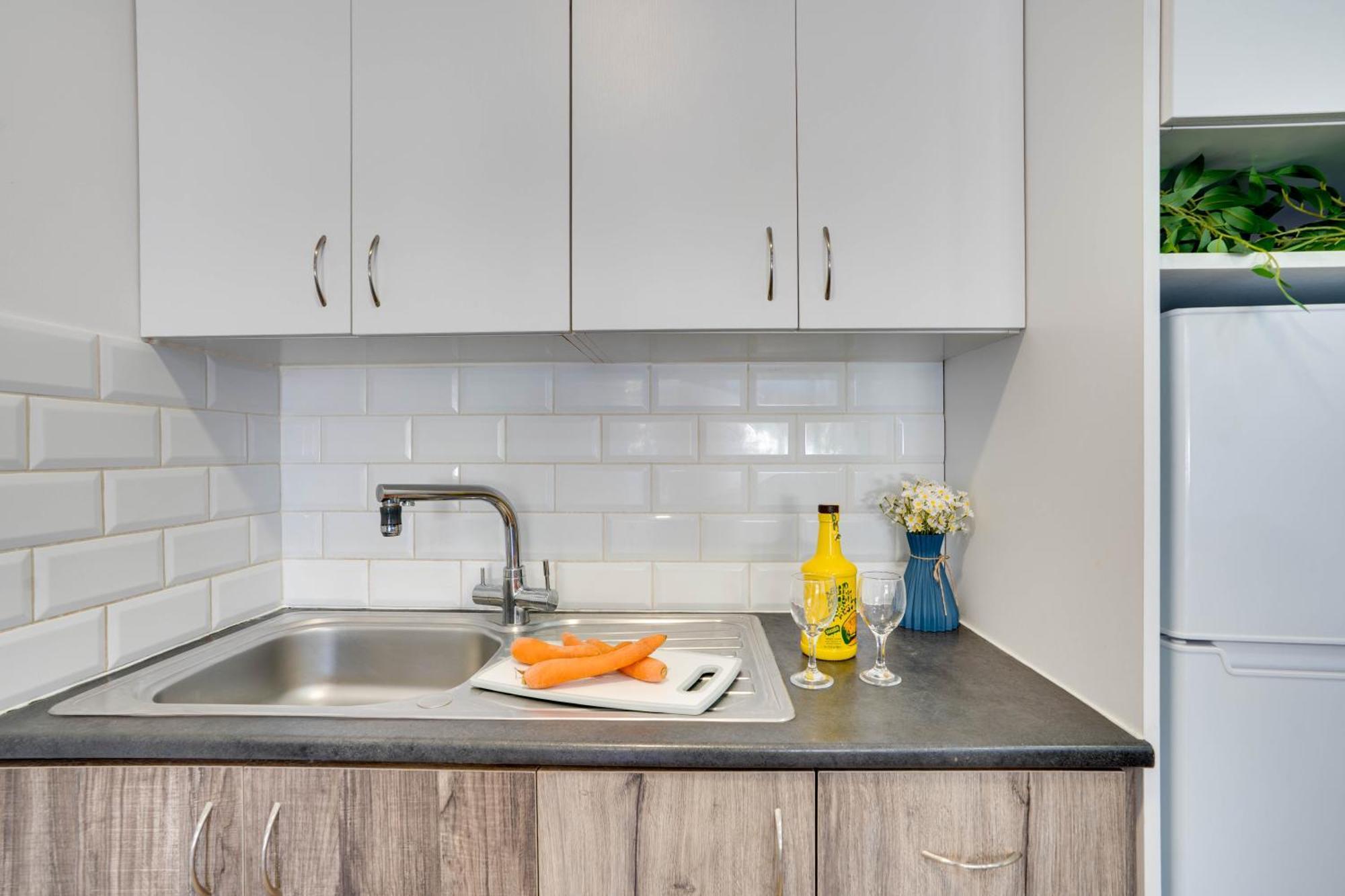 לרנקה Atlantis Apartments 50M From Makenzy Seafront מראה חיצוני תמונה