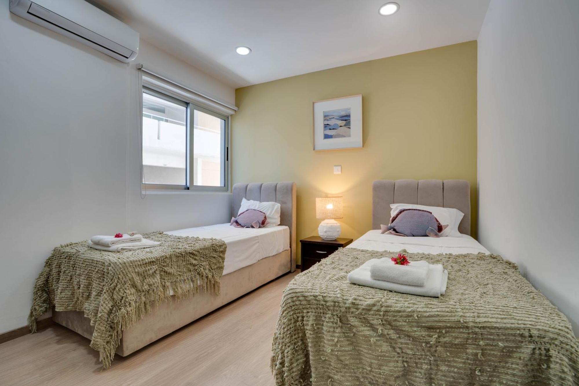 לרנקה Atlantis Apartments 50M From Makenzy Seafront מראה חיצוני תמונה
